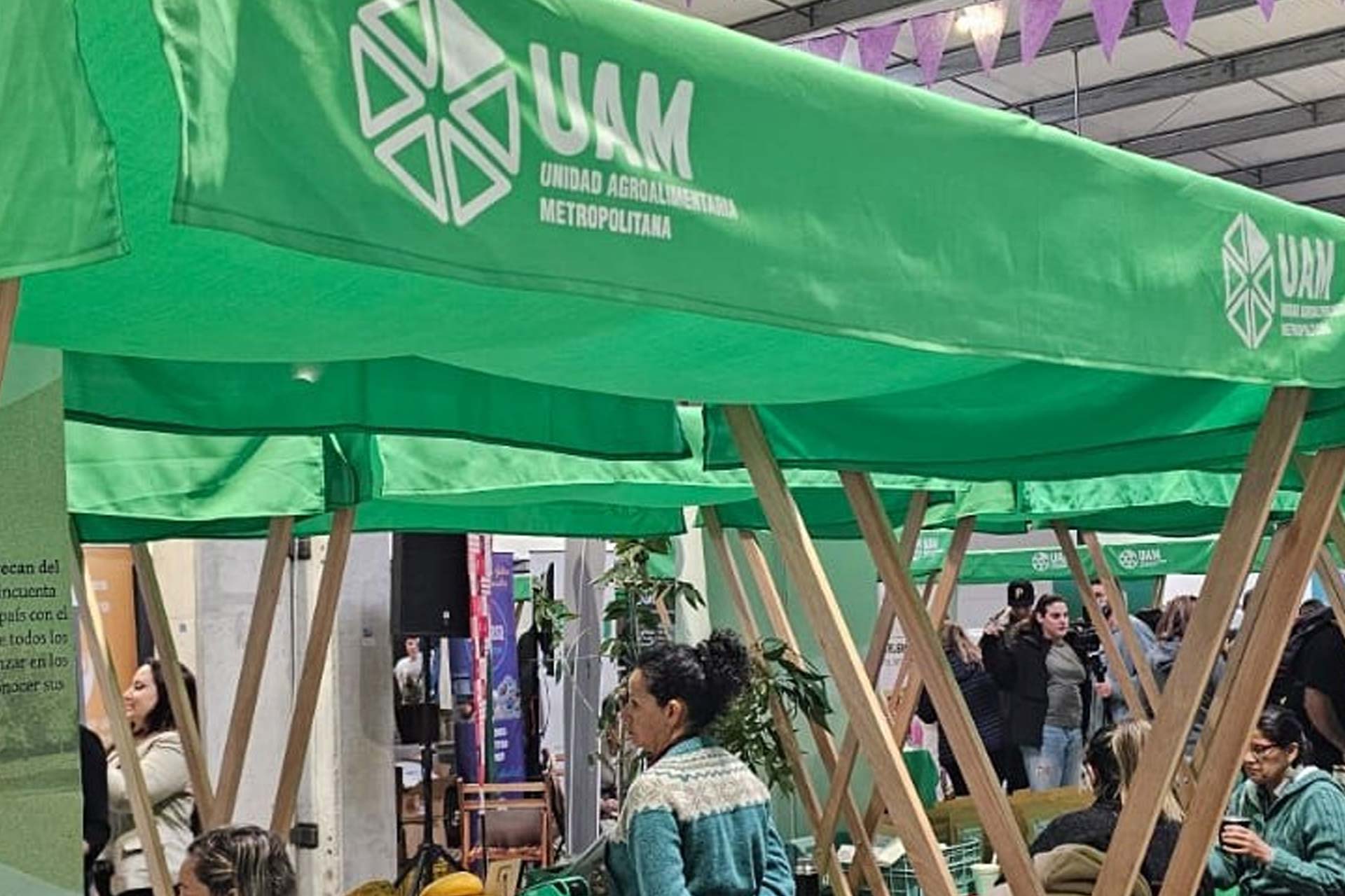 Bien plantados - Gran Participación del Sector Productivo e Industrial Varelense en la Semana de Alimentos Bonaerenses en Montevideo, Uruguay