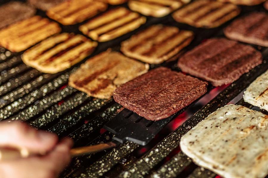 Bien plantados - Se juntaban a comer asado pero cambiaron y crearon hamburguesas cuadradas sin carne